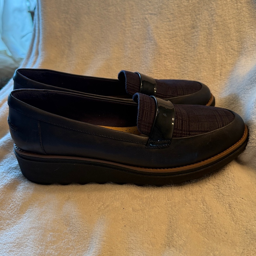 Clarks | Sharon Gracie Slip-On Loafers Navy Blue Leather Shoes | Women 9 - Picture 5 of 8